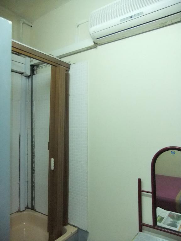 Hawaii Hostel Singapore Room photo